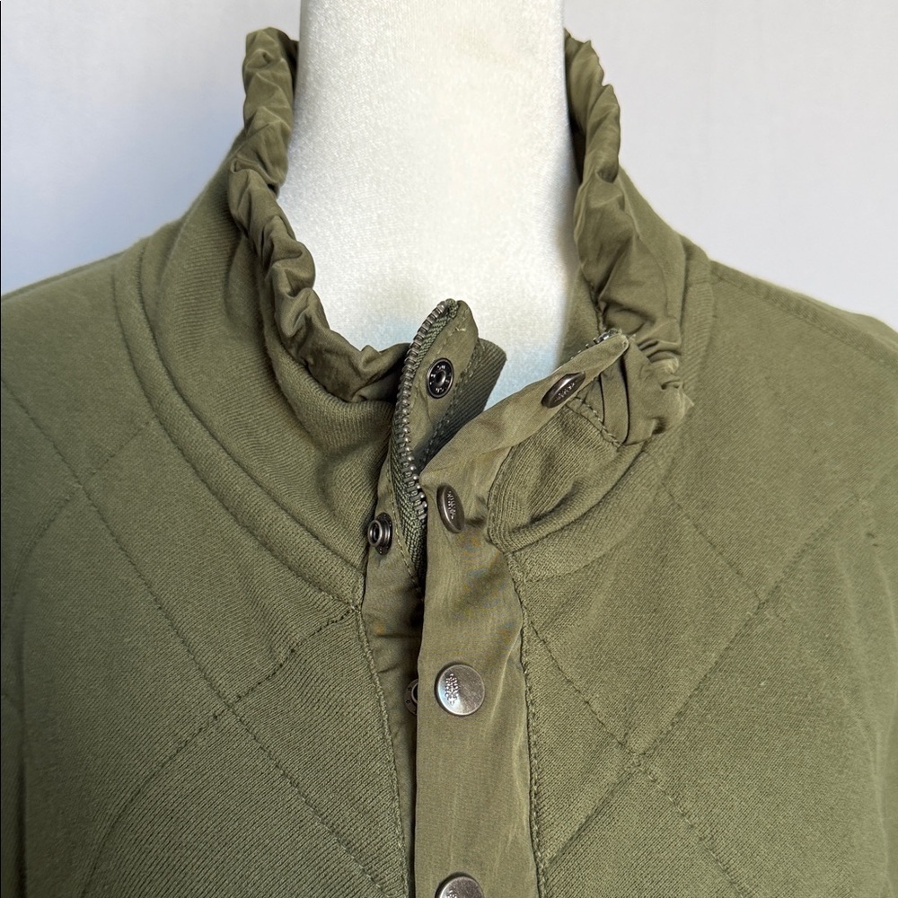 Free People Pick Me Up Poncho Olive Green Quilted Women's Cape Size M Pockets - Picture 3 of 15